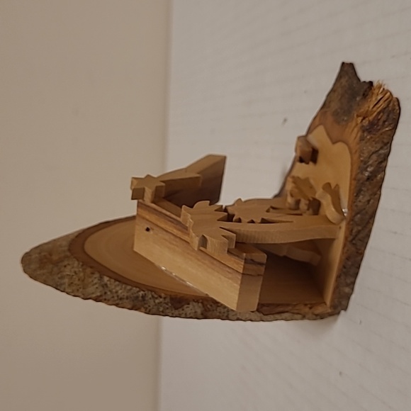 Beautiful Wooden Nativity - Picture 10 of 16